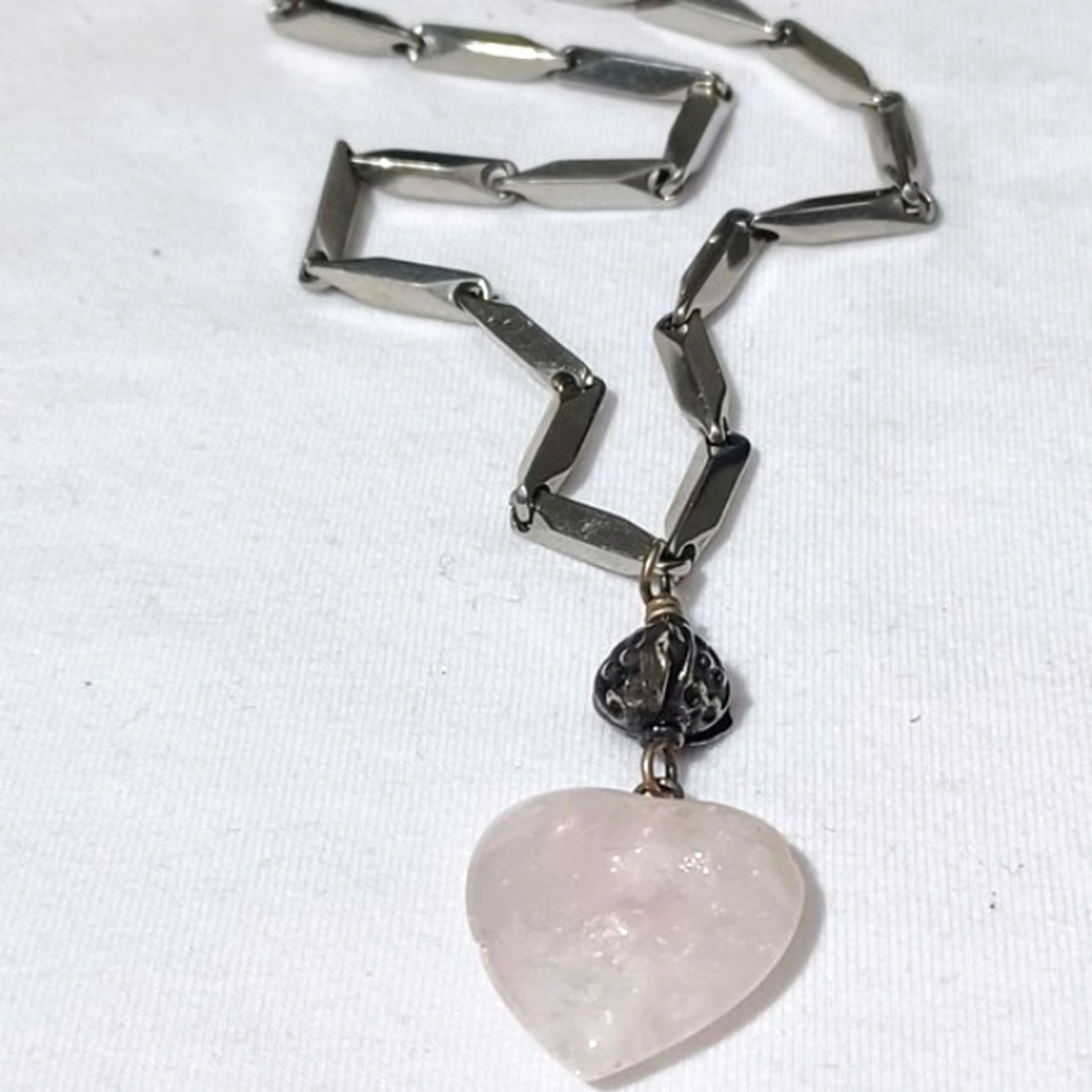 ROSE QUARTZ HEART PENDANT NECKLACE